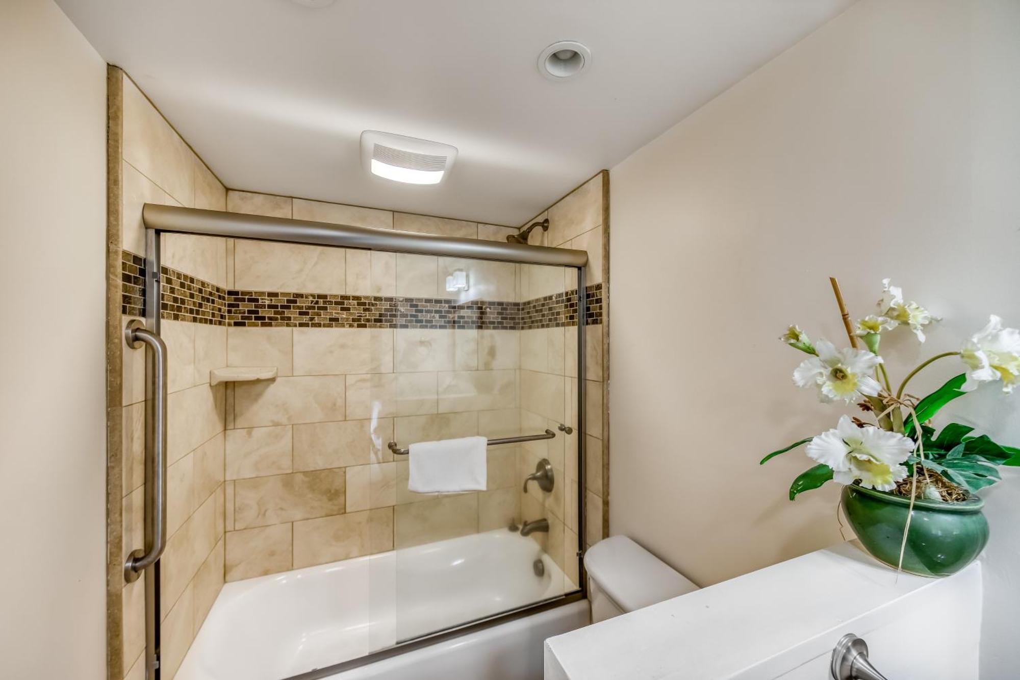 Hololani Resort Kahana Номер фото
